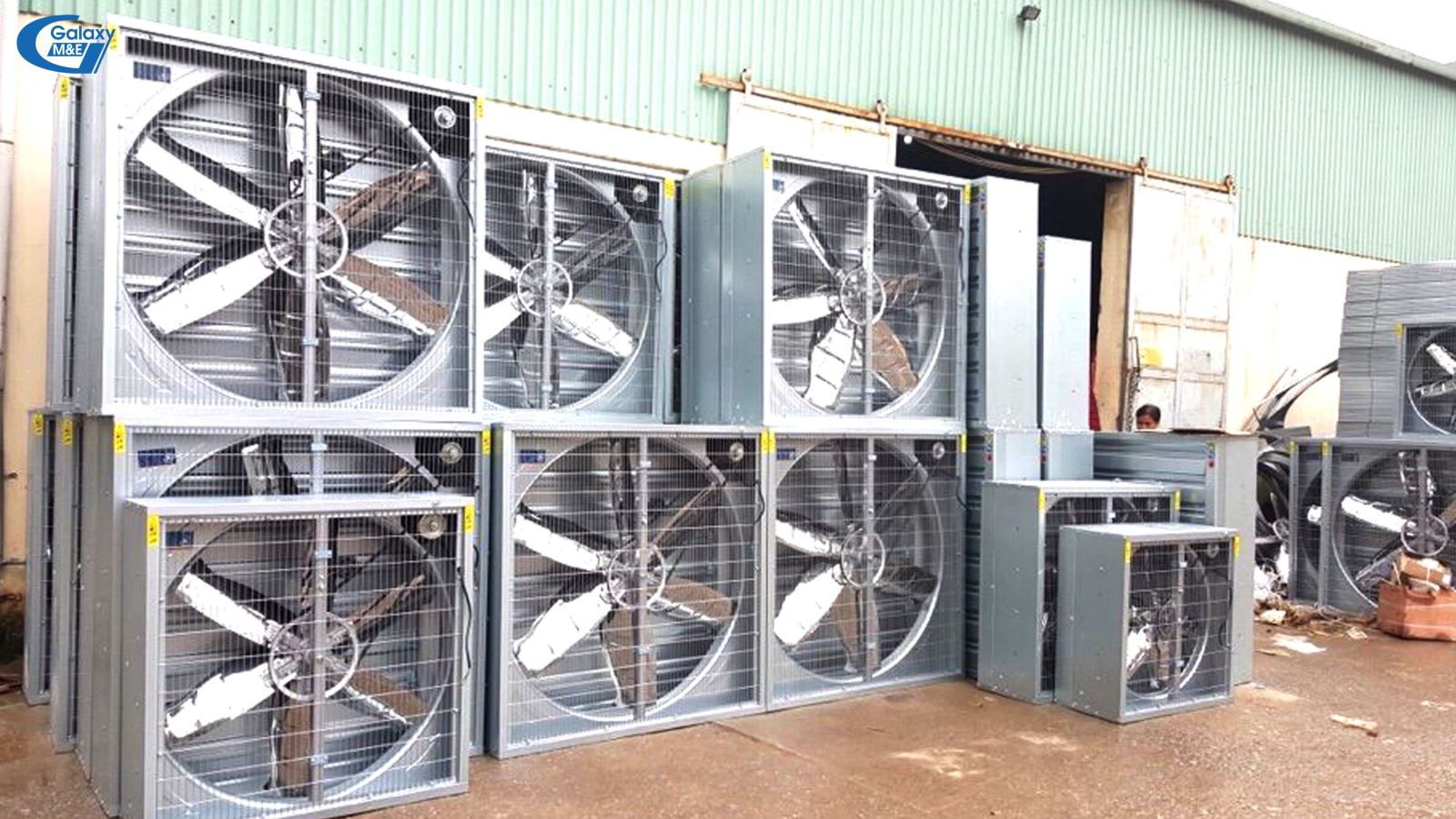 Industrial exhaust fans have advantages such as power, effectively supporting the ventilation in factories and businesses