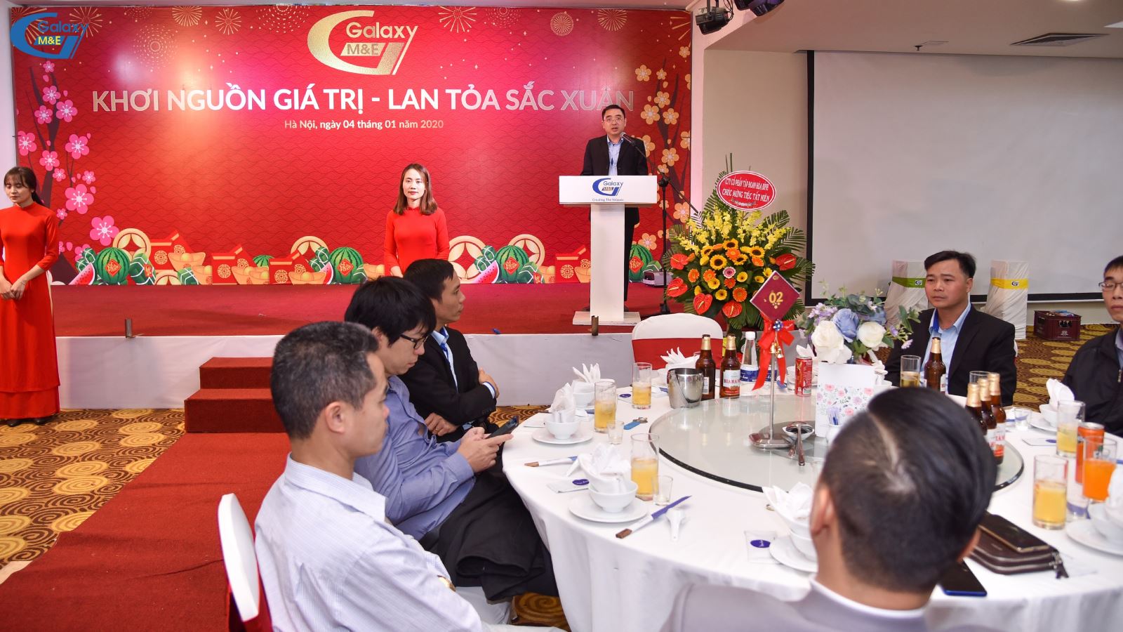 Mr. Do Dang Binh - Galaxy M&E Director was happy to be reunited with the employees and close friends of the business. He also sent affection to the officials and employees who couldn’t attend.